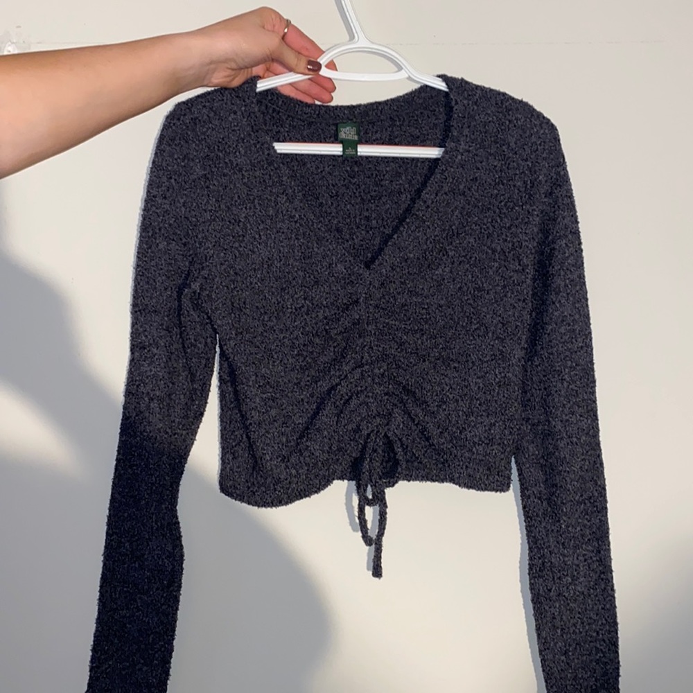 Cropped sweater. Charcoal grey